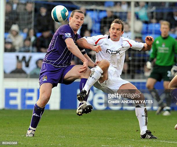Bolton Wanderers' English forward Kevin Davies vies with Manchester City's Irish defender Richard Dunne during the English Premier league football...