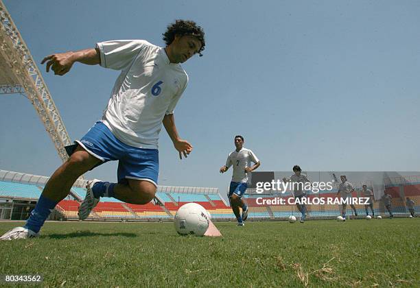 El Salvador national football team player Alex Escobar takes part in a training session on March 22, 2008 in Puerto La Cruz, east from Caracas, where...