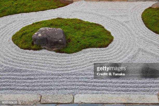 zen garden at daitoku-ji temple in kyoto, japan - 石庭 ストックフォトと画像
