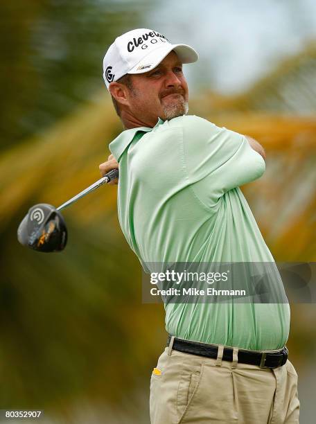 Jerry Kelly hits his tee shot on the 10th hole during the final round of the Puerto Rico Open presented by Banco Popular held on March 23, 2008 at...