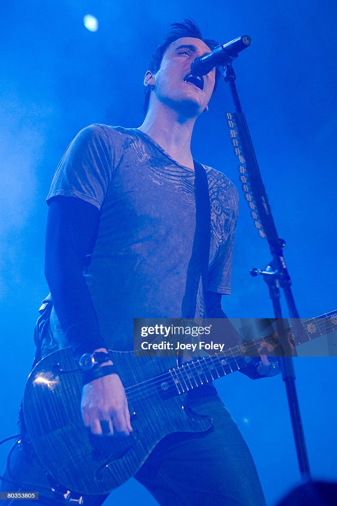 Three Days Grace, Breaking Benjamin With Seether In Concert