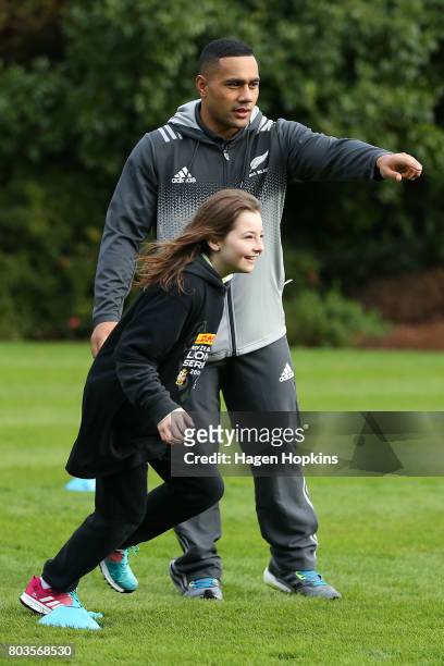 Ngani Laumape directs a drill during a New Zealand All Blacks skills and drills session on the North Lawn of Government House on June 30, 2017 in...