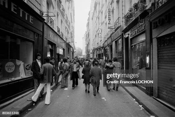 19 037 Paris 1975 Stock Photos High Res Pictures And Images Getty 19-037-paris-1975-stock-photos-high-res-pictures-and-images-getty