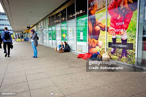 ミルトン ・ ケインズ ホームレスの野宿 - milton keynes ストックフォトと画像