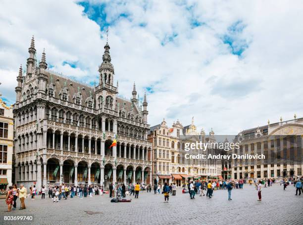 gran lugar en bruselas - grand place brussels fotografías e imágenes de stock
