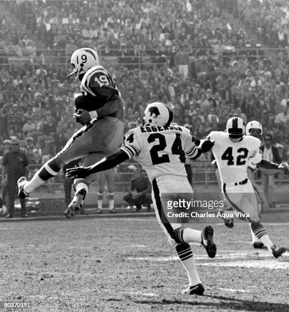 San Diego Chargers wide receiver Lance Alworth , inducted into the Pro Football Hall of Fame's class of 1978, makes a leaping catch in front of...