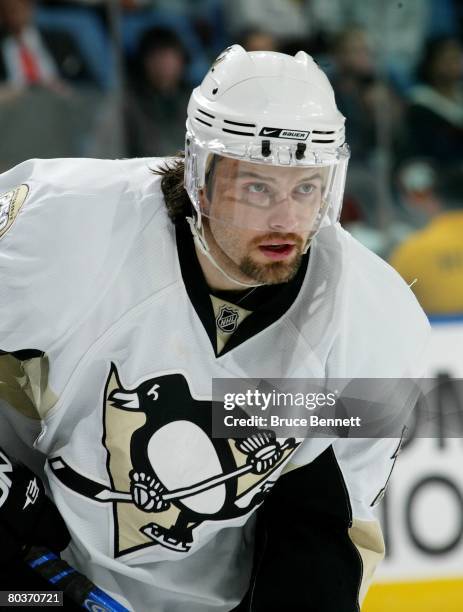 Petr Sykora of the Pittsburgh Penguins waits for a face off against the New York Islanders on March 24, 2008 at the Nassau Coliseum in Uniondale, New...