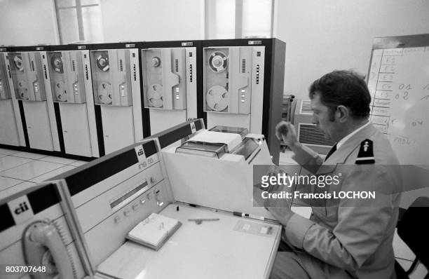 Le service informatique de la Gendarmerie Nationale en septembre 1976 à Rosny-sous-Bois, France.