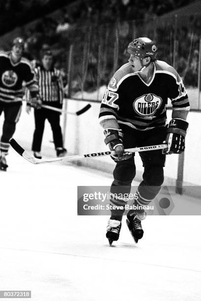 Jarri Kurri of the Edmonton Oilers skates in game against the Boston Bruins at Boston Garden.