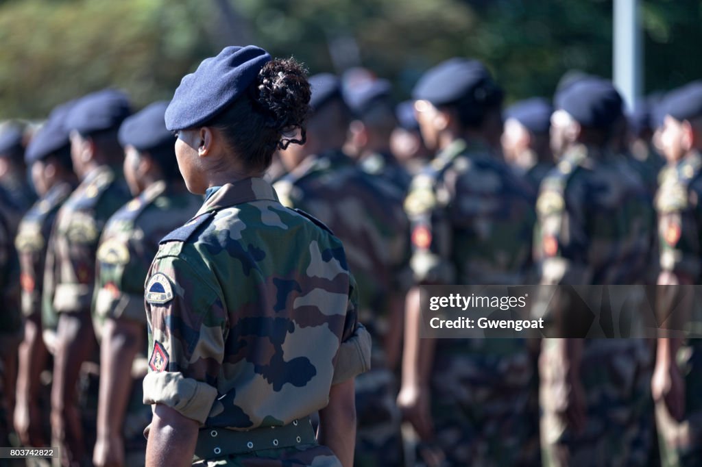 Bataillon der französischen Soldaten marschieren