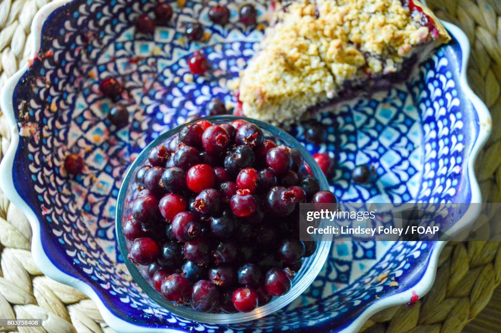 Red currant in bowl