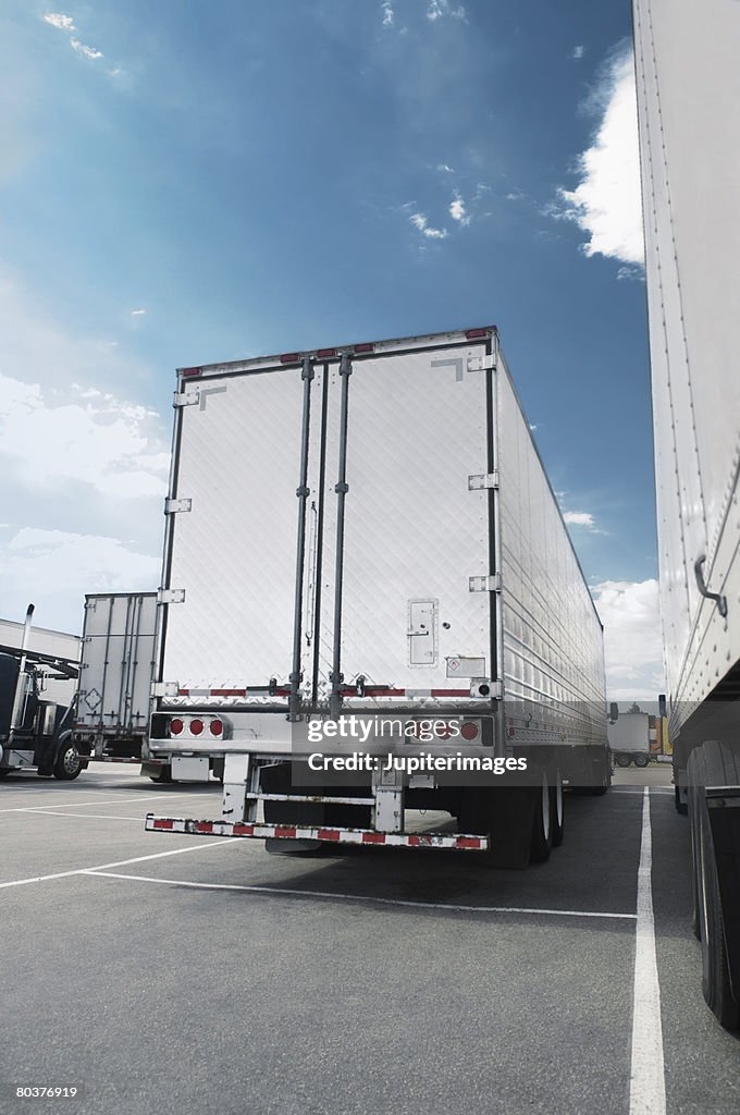 Semi-truck trailers
