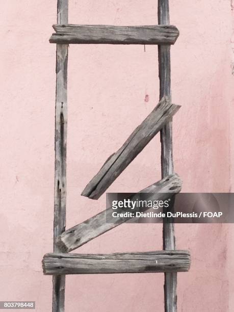 broken ladder against wall - dietlinde duplessis stock pictures, royalty-free photos & images