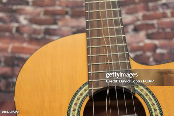 broken guitar - musical instrument string stock pictures, royalty-free photos & images