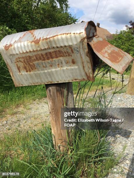 Exploded Mailbox Broken Mailbox Photos and Premium High Res Pictures - Getty Images