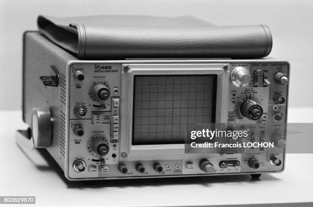 Un oscilloscope de la marque Intel, une entreprise du secteur de l'électronique, en février 1980, en France.