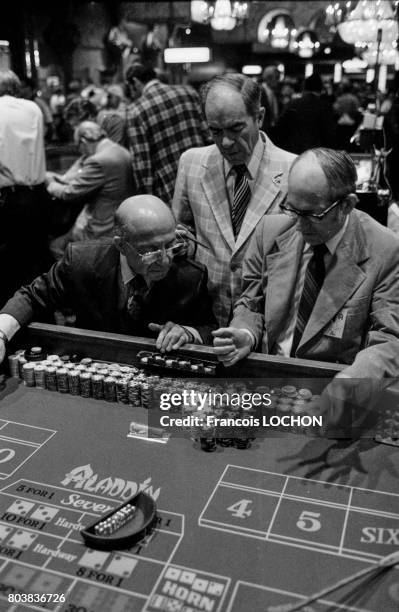 Salle de jeux dans un casino à Las Vegas, Etats-Unis, en octobre 1980.