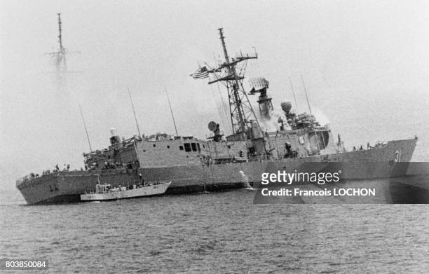 Attaque de la frégate américaine USS Stark dans le Golfe par des avions de la chasse irakienne a provoqué d'importants dégâts et causé la mort de 37...