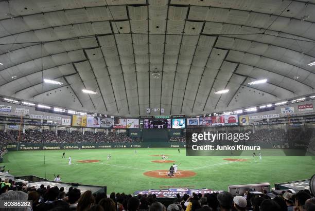 General view of the MLB Opening Series between the Boston Red Sox and the Oakland Athletics at Tokyo Dome March 26, 2008 in Tokyo, Japan. The Oakland...
