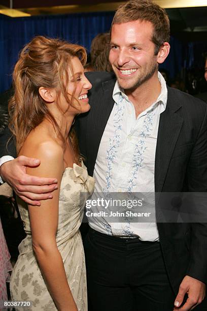 Jennifer Esposito and Bradley Cooper