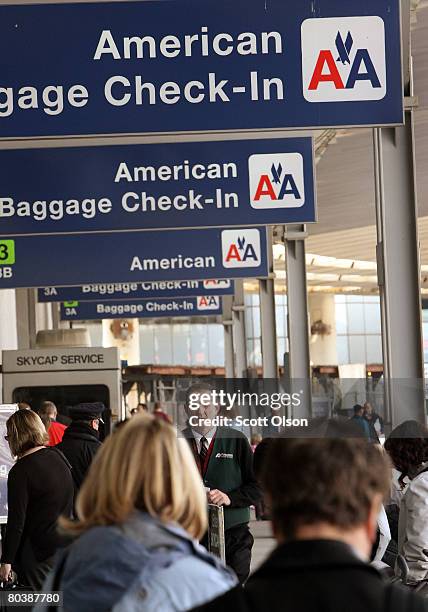 Am Check In American Airlines Check In Photos and Premium High Res Pictures - Getty ...