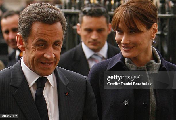 French President Nicolas Sarkozy and his wife Carla Bruni-Sarkozy arrive to lay a wreath at the Tomb Of The Unkown Soldier at Westminster Abbey on...