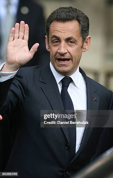 French President Nicolas Sarkozy waves as he leaves Westminster Abbey after laying a wreath at the Tomb of the Unknown Soldier on March 26, 2008 in...