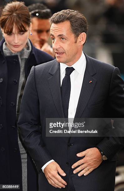 French President Nicolas Sarkozy and his wife Carla Bruni-Sarkozy arrive to lay a wreath at the Tomb Of The Unknown Soldier at Westminster Abbey on...