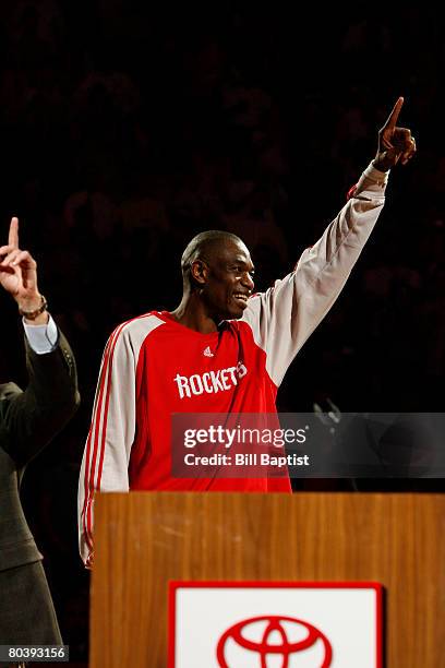 Mutombo Rockets Dikembe Mutombo And Finger Photos and Premium High Res Pictures - Getty ...
