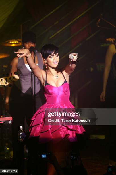 Rihanna performs at a benefit at Vision Nightclub March 28, 2008 in Chicago, Illinois.