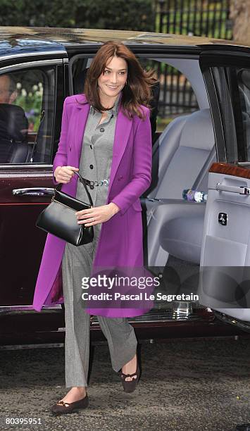 French President Nicolas Sarkozy and Carla Bruni-Sarkozy arrive at Downing Street on March 27, 2008 in London, England. President Sarkozy and Carla...