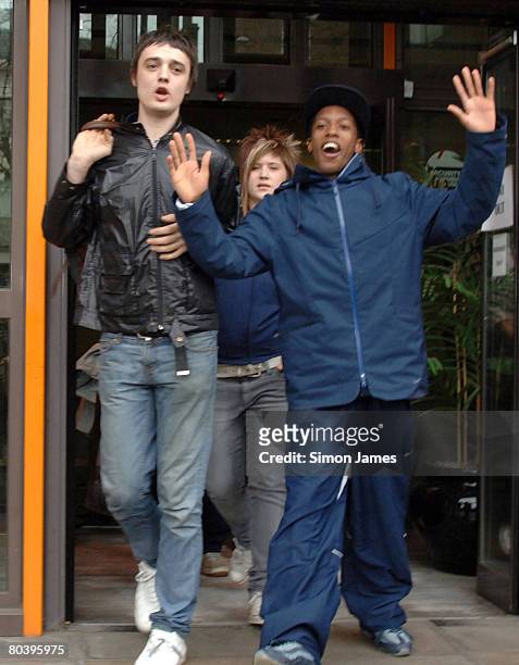 Pete Doherty leaving Thames Magistrates Court 20th April 2006. Doherty has been spared a jail term after being caught with heroin, crack cocaine and...