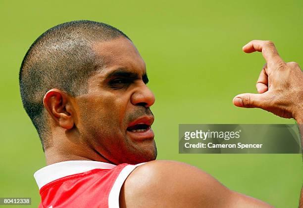 Michael O'Loughlin of the Swans talks to team mates during a Sydney Swans AFL training session at the Sydney Cricket Ground on March 28, 2008 in...