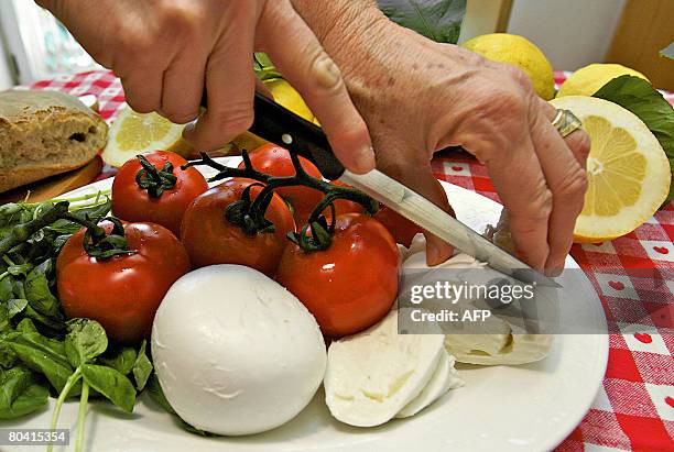 Neapolitan Chef prepares an Insalata Caprese in a Naples' restaurant on March 28, 2008. The European Commission expressed satisfaction on March 27,...