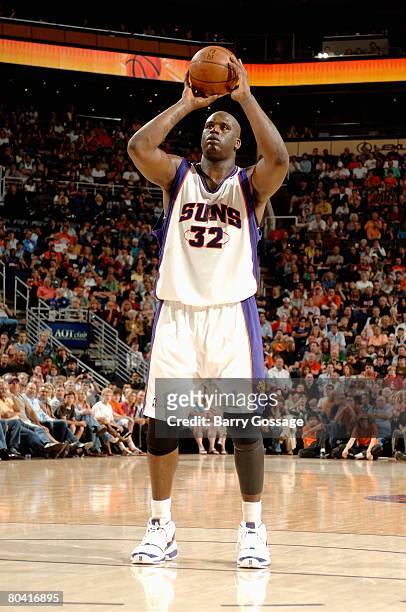 Shaquille O'Neal of the Phoenix Suns shoots a free throw during the game against the Houston Rockets on March 22, 2008 at US Airways Center in...