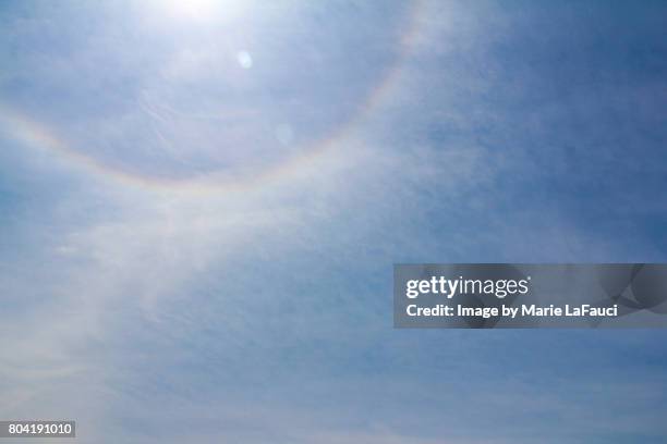 rainbow halo sun flare in the sky - cirrus stockfoto's en -beelden