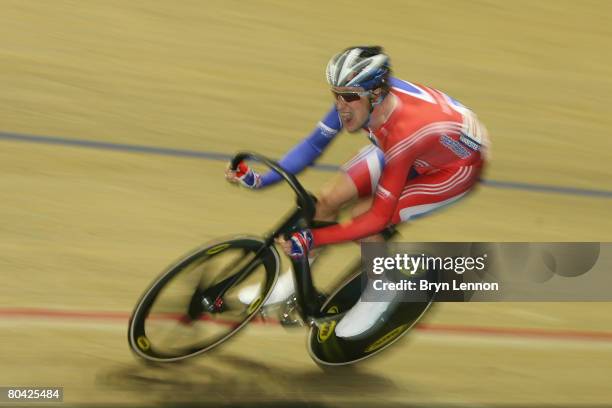Bradley Wiggins of Great Britain powers forward on his way to victory in the Men's Madison Final during the UCI Track Cycling World Championships at...