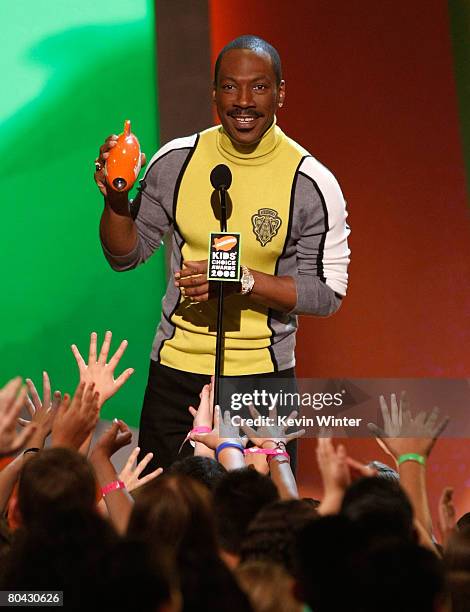 Actor Eddie Murphy accepts the Favorite Voice from an Animated Movie award for Donkey in "Shrek the Third" during Nickelodeon's 2008 Kids' Choice...