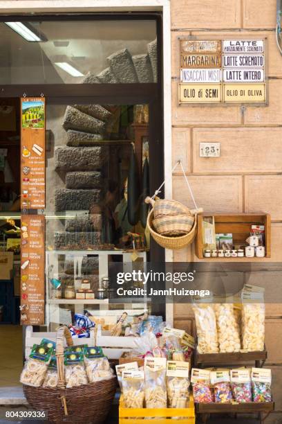 montepulciano, tuscany: tuscan food display outside shop - montepulciano stock pictures, royalty-free photos & images