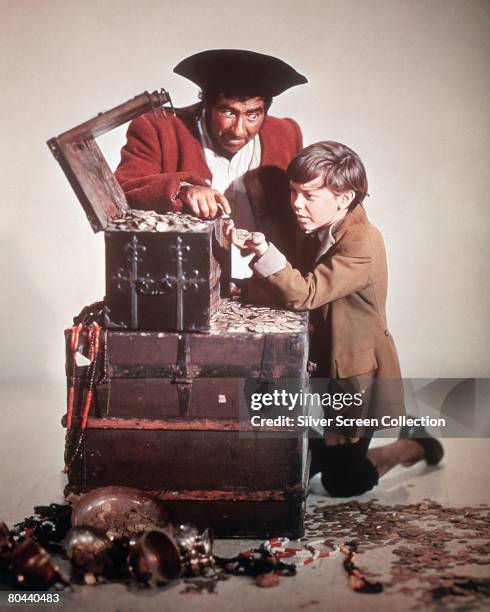 British actor Robert Newton as Long John Silver and Bobby Driscoll as Jim Hawkins in the film 'Treasure Island', 1950.