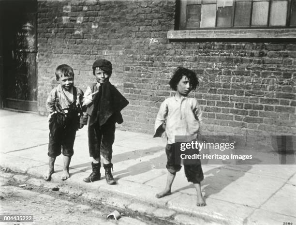 Street urchins in Lambeth, London, 19th century.