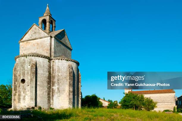 arles, camargue, bouches du rhone, france - abbey of montmajour stock pictures, royalty-free photos & images
