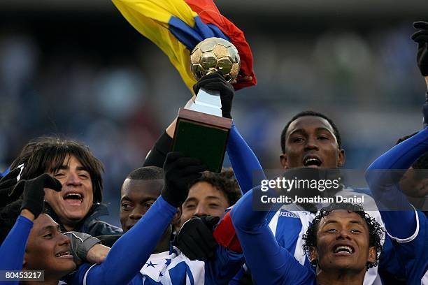 Ramon Nunez, Luis Alfredo Lopez, Erick Norales, goalkeeper Kevin Hernandez, Jefferson Bernardez and Daniel Alvarez of Honduras celebrate a win over...