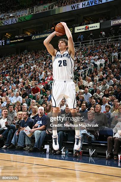 Kyle Korver of the Utah Jazz takes an open shot against the Washington Wizards at EnergySolutions Arena March 31, 2008 in Salt Lake City, Utah. NOTE...