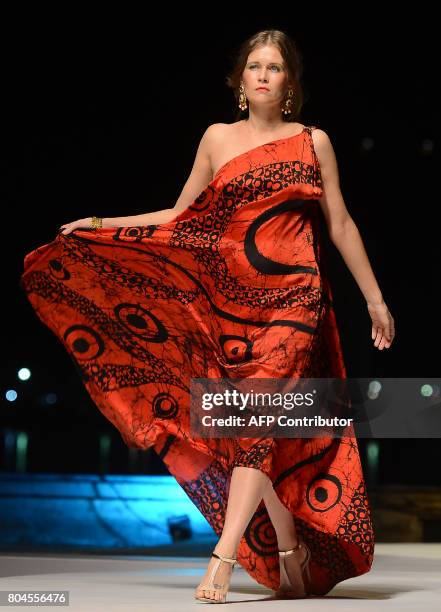 Model Raj Woman 121 Rachel Raj Stock Photos, High-Res Pictures, and Images - Getty Images