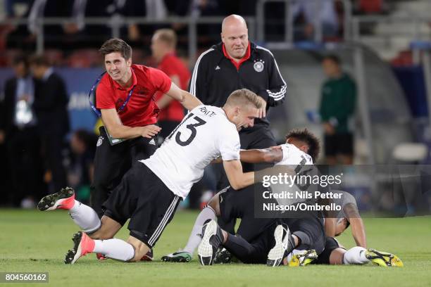 Felix Platte of Germany and Thilo Kehrer of Germany celebrate victory with their team mates and coaches during the UEFA European Under-21...