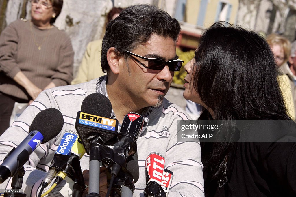 Doctor Philippe Van Winkelberg chats wit