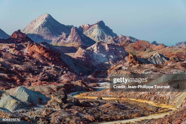 amazing rainbow valley in hormuz island, persian gulf, hormozgan province, southern iran - estrecho descripción física fotografías e imágenes de stock