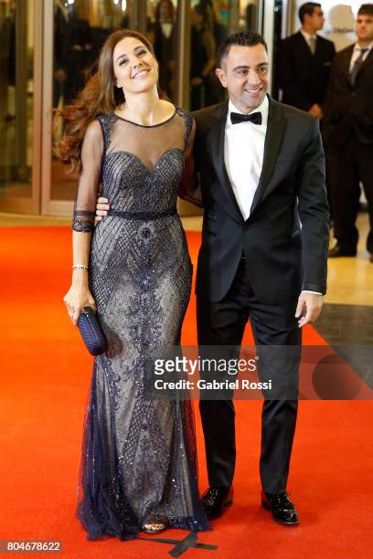 Spanish soccer player Xavi Hernández and his wife Nuria Cunillera pose for pictures on the red carpet during Lionel Messi and Antonela Rocuzzo's...