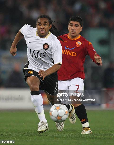 Anderson of Manchester United battles with David Pizarro of AS Roma during the UEFA Champions League Quarter Final, first leg match between AS Roma...